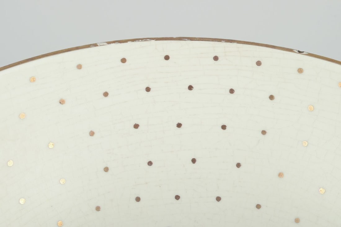 Arthur Percy for Gefle, Sweden. Porcelain bowl on base. Gold decoration with dots. Ca 1940s. - 4