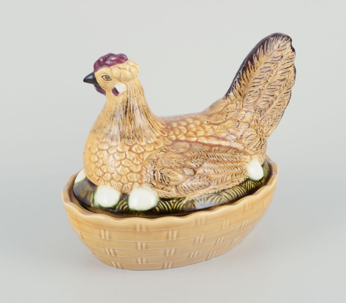 Porcelain hen bowl. Probably Germany. Mid-20th century. - 2