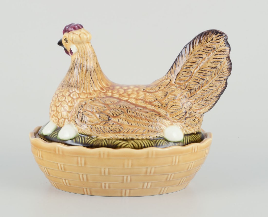Porcelain hen bowl. Probably Germany. Mid-20th century. - 5