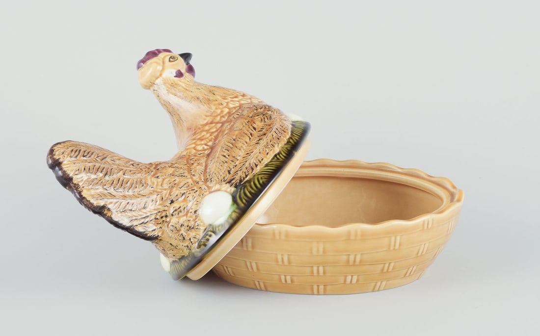 Porcelain hen bowl. Probably Germany. Mid-20th century. - 6