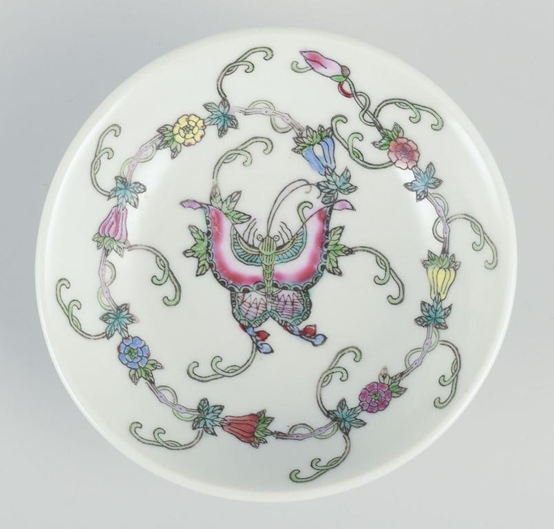 China, three porcelain bowls. Classic motifs with flowers and butterflies. 20th C. - 3