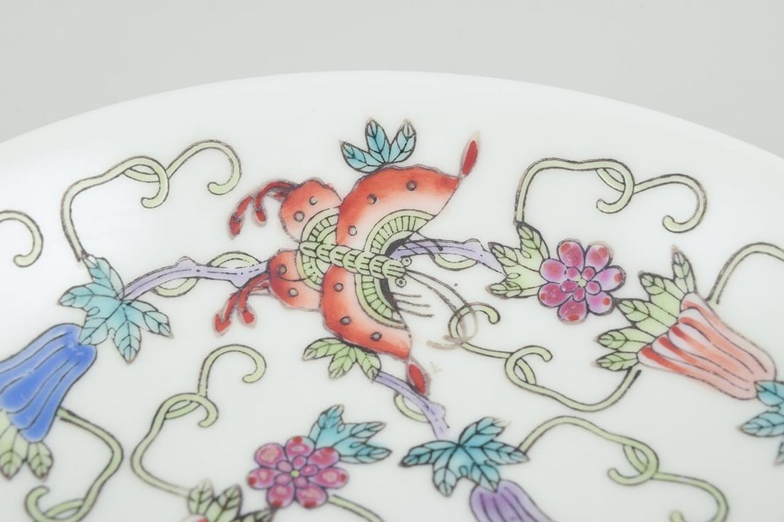 China, three porcelain bowls. Classic motifs with flowers and butterflies. 20th C. - 7