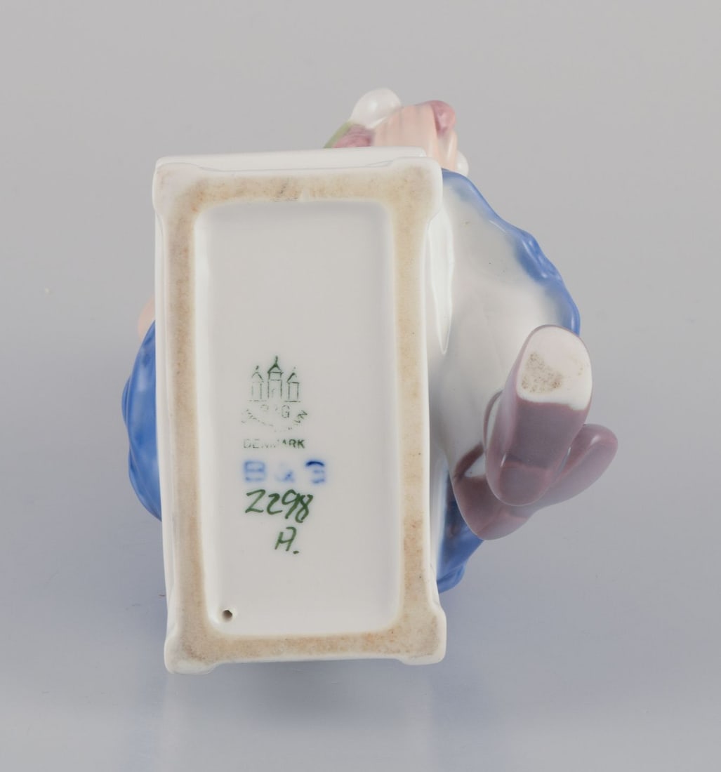 Bing & Grondahl, Denmark. Porcelain figurine of a seated girl with a bouquet of flowers, 1930s - 5