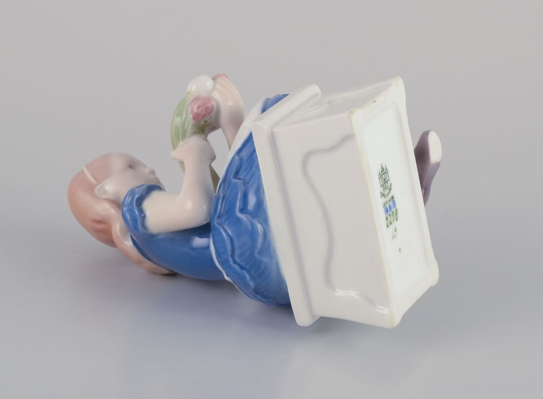 Bing & Grondahl, Denmark. Porcelain figurine of a seated girl with a bouquet of flowers, 1930s - 7