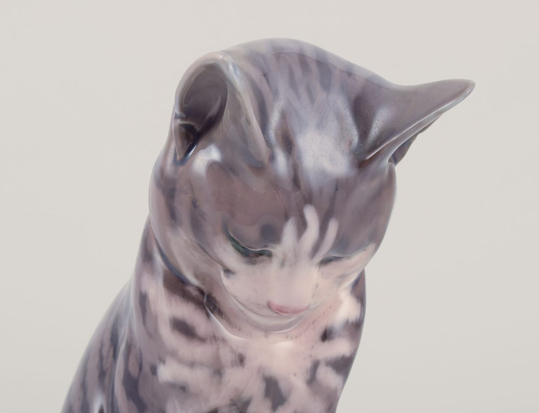 Erik Nielsen for Royal Copenhagen. Porcelain figurine of gray striped cat. Dated: 1969-1974 - 4