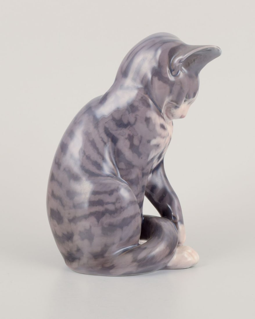 Erik Nielsen for Royal Copenhagen. Porcelain figurine of gray striped cat. Dated: 1969-1974 - 6