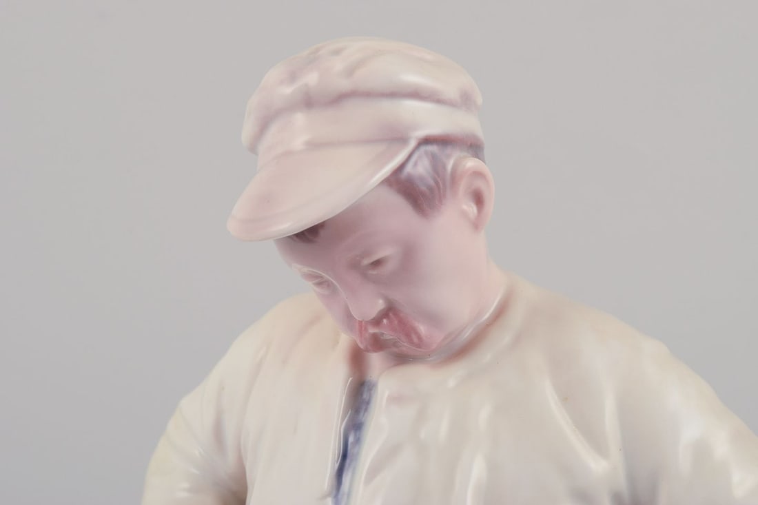 Bing & Grondahl, porcelain figurine of a bricklayer. 1920s/30s - 4