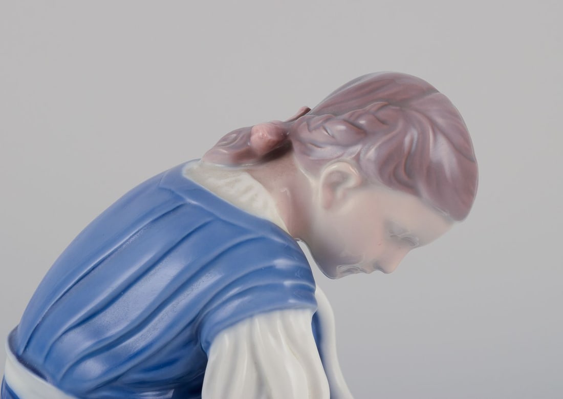 Bing & Grondahl porcelain figurine. Girl with a cat. Approx. 1970s - 5