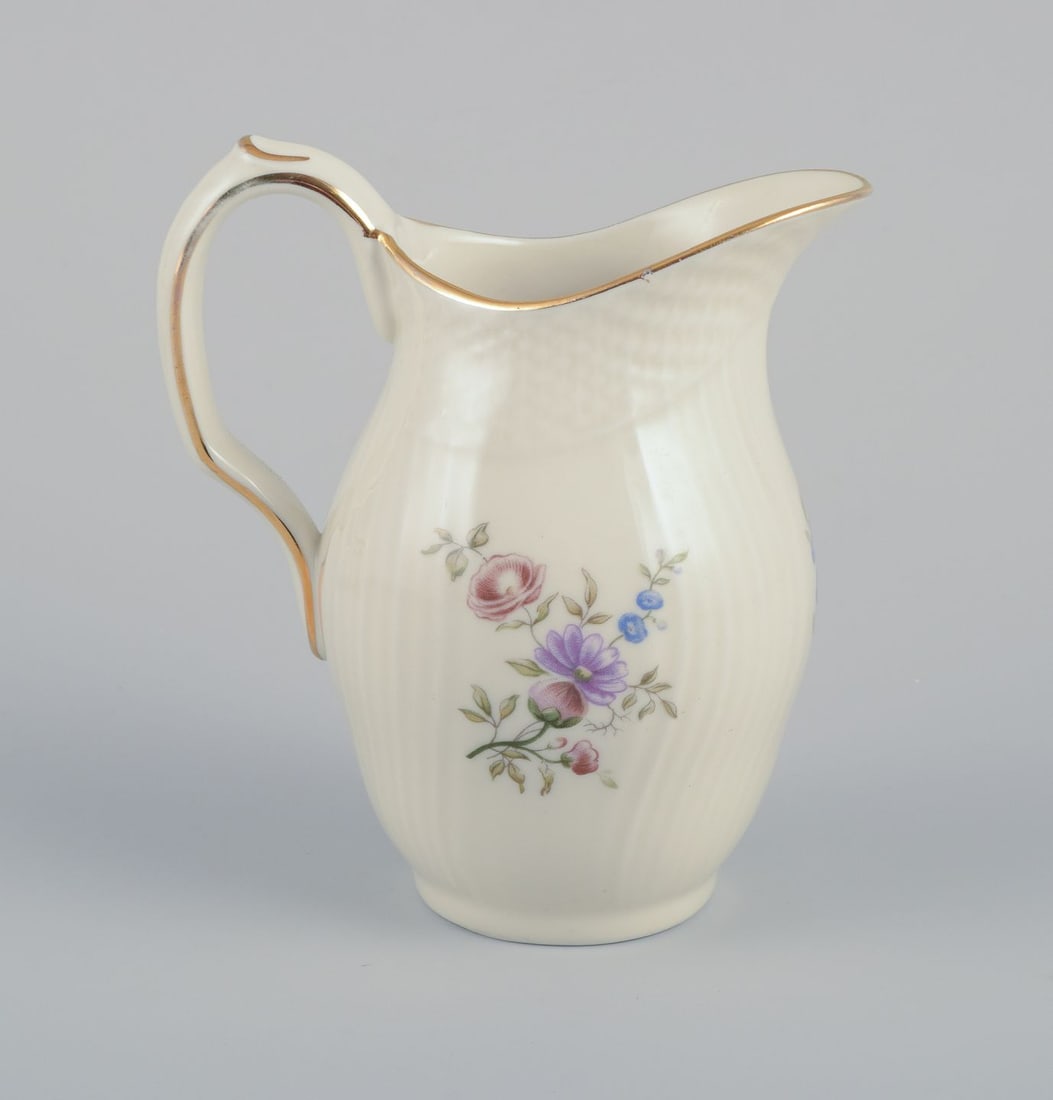 Royal Copenhagen, "Frijsenborg". Sugar bowl and creamer in porcelain. 1950s. - 7