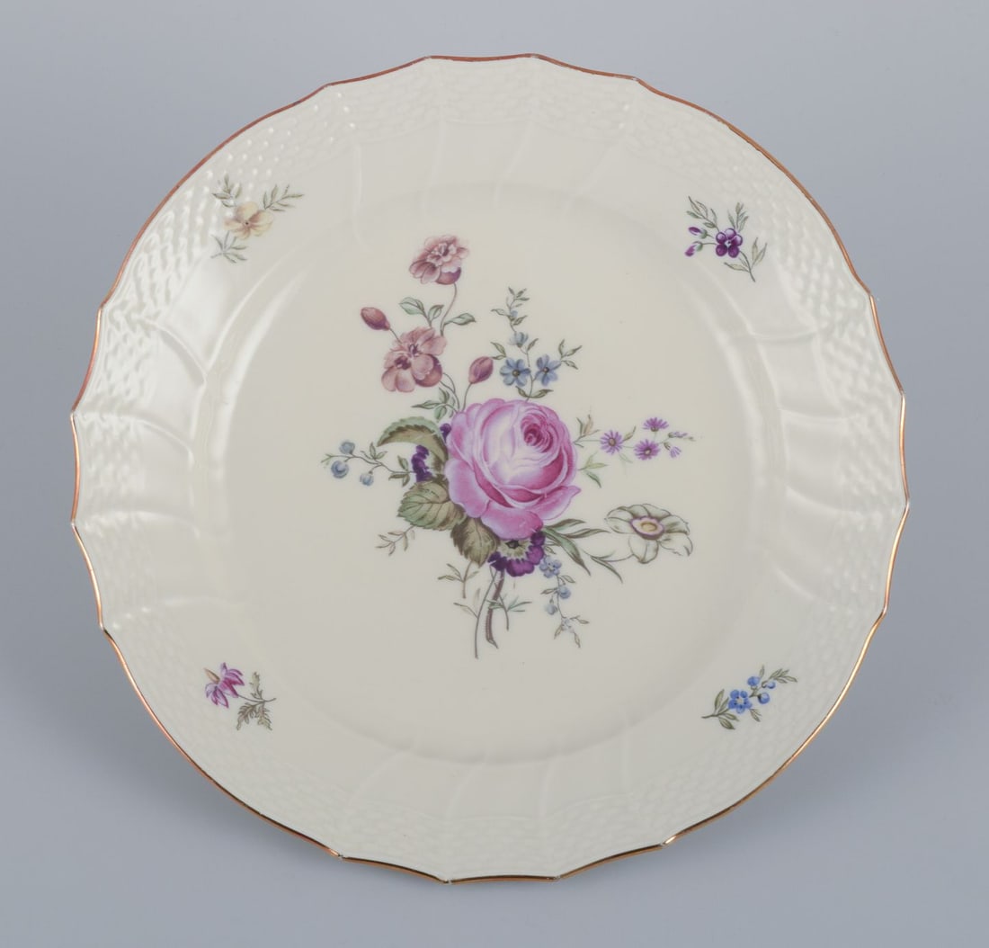 Royal Copenhagen "Frijsenborg".Six luncheon plates in hand-painted porcelain with floral motifs and - 3