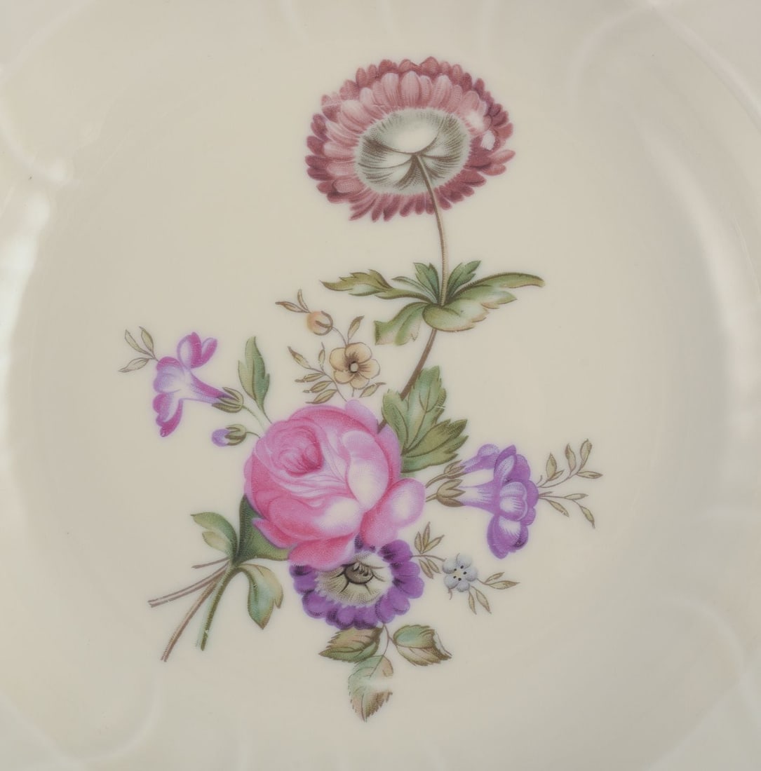 Royal Copenhagen "Frijsenborg". Six deep plates in porcelain with floral motifs and gold rim. 1950s. - 3