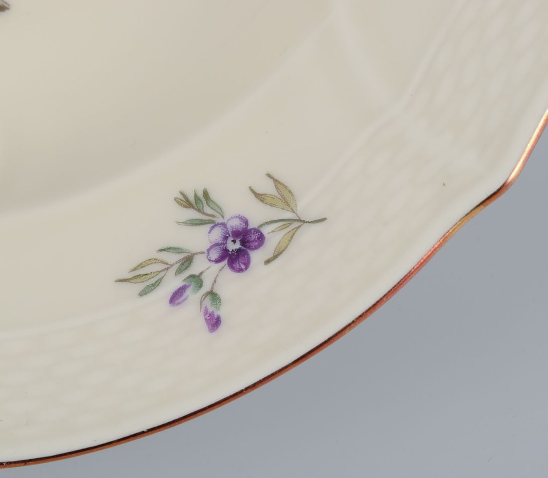 Royal Copenhagen "Frijsenborg". Six deep plates in porcelain with floral motifs and gold rim. 1950s. - 4