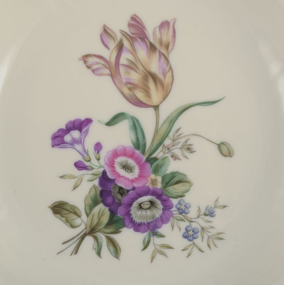 Royal Copenhagen "Frijsenborg". Five deep plates in porcelain with floral motifs and gold rim. - 3