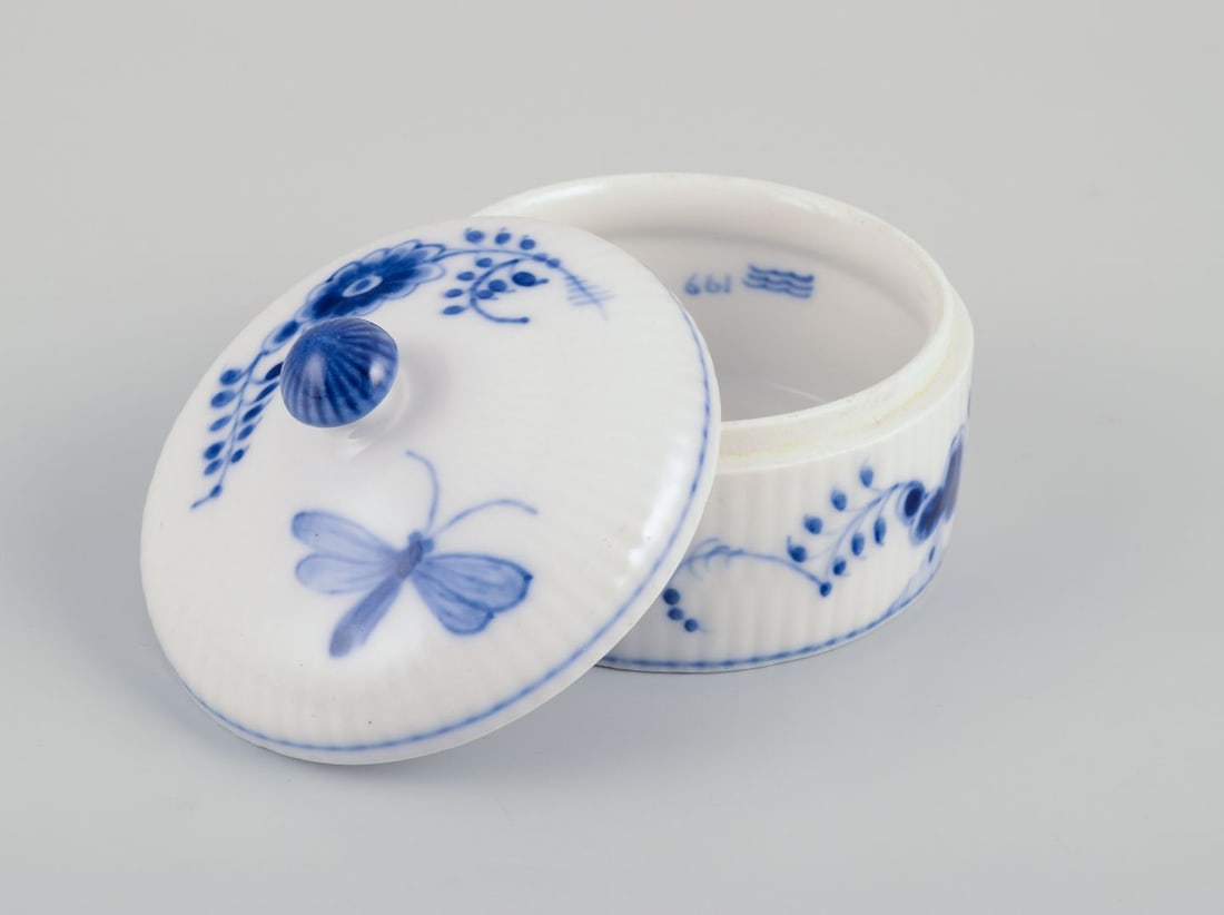 Royal Copenhagen Blue Fluted Plain lidded jar in porcelain. Rare model. - 3