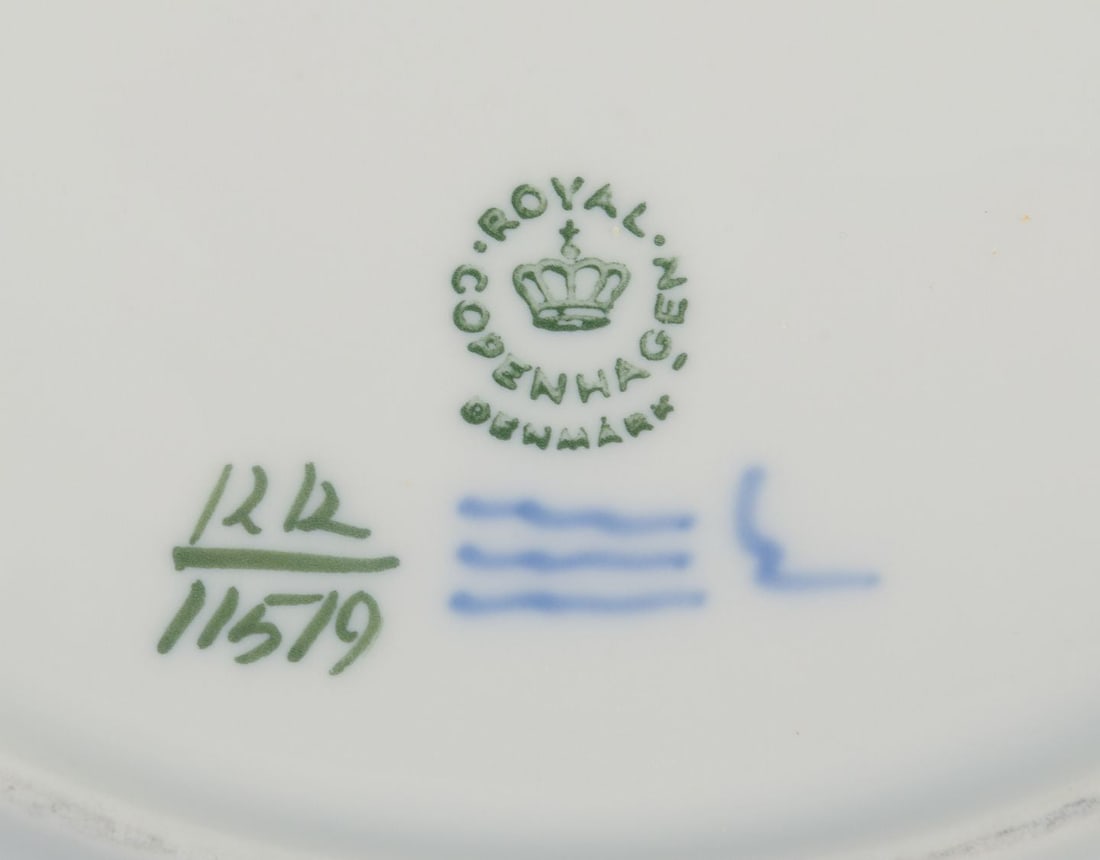 Royal Copenhagen Blue Fan, four dinner plates in porcelain. 1960s/1970s. - 5