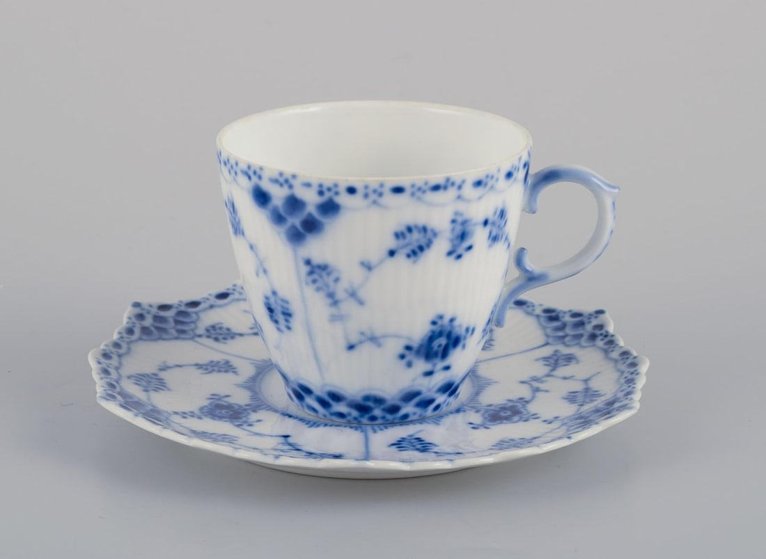 Royal Copenhagen Blue Fluted Full Lace. Five demitasse cups and saucers in porcelain. 1930s. - 2