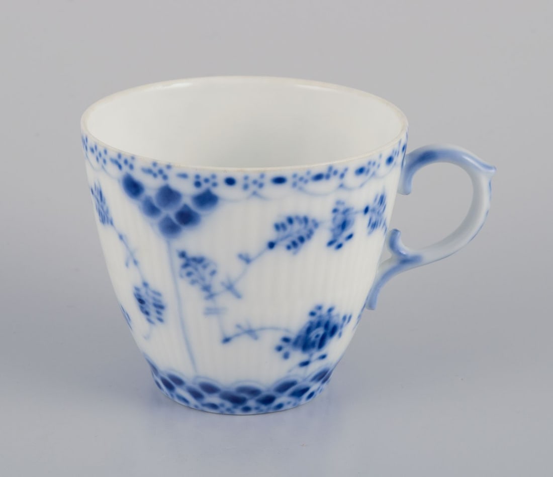 Royal Copenhagen Blue Fluted Full Lace. Five demitasse cups and saucers in porcelain. 1930s. - 3