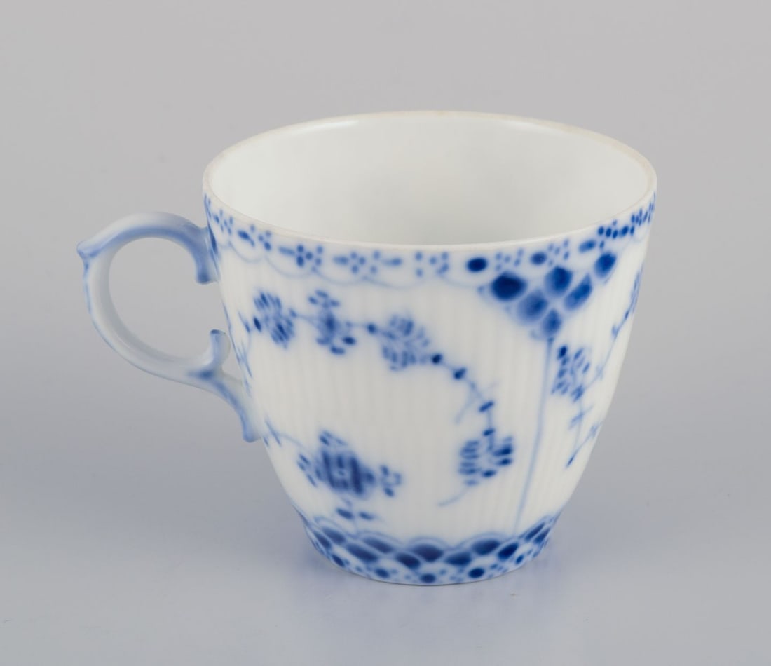 Royal Copenhagen Blue Fluted Full Lace. Five demitasse cups and saucers in porcelain. 1930s. - 4