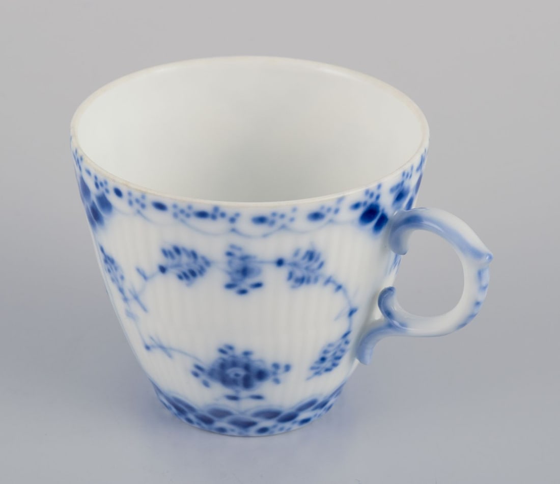 Royal Copenhagen Blue Fluted Full Lace. Five demitasse cups and saucers in porcelain. 1930s. - 5