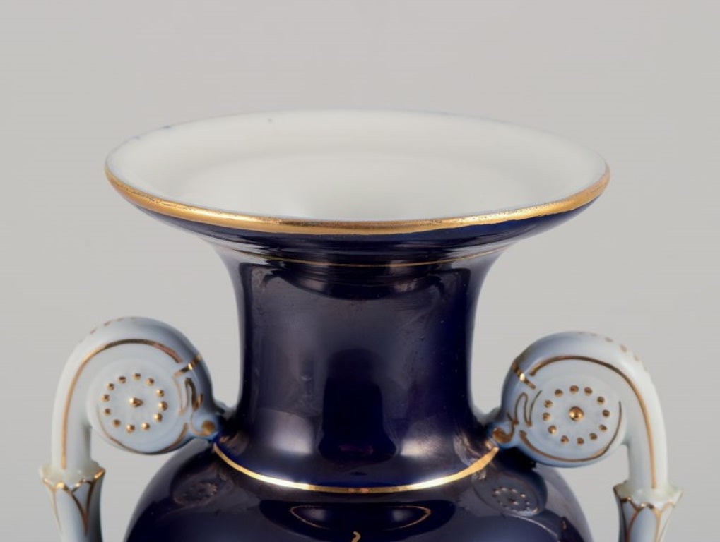 Meissen, Germany. Porcelain vase in Sevres Bleu. Approx. 1920s/30s - 4