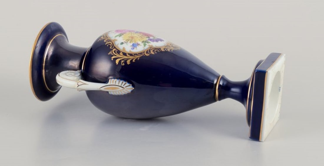 Meissen, Germany. Porcelain vase in Sevres Bleu. Approx. 1920s/30s - 7