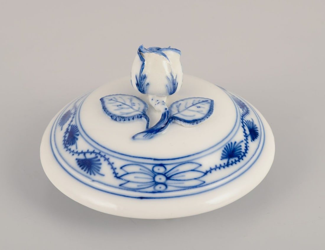 Meissen, Germany. Blue Onion pattern. Large coffee pot in porcelain. Approx. 1900. - 5