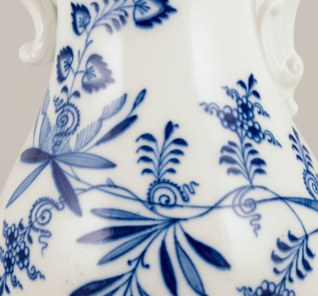 Meissen, Germany. Blue Onion pattern. Large coffee pot in porcelain. Approx. 1900. - 7