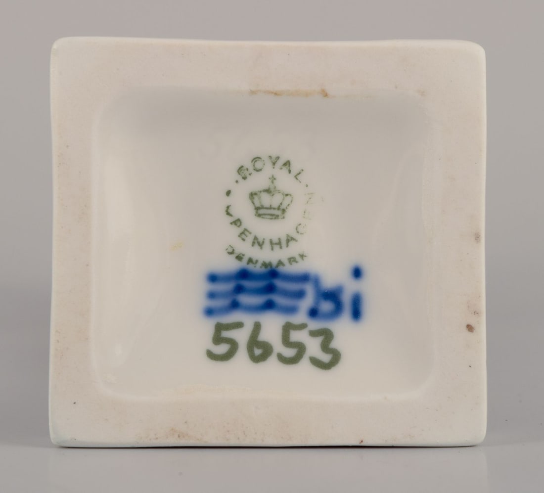 Royal Copenhagen porcelain figurine of a girl with a rabbit. 1980-1984. - 9