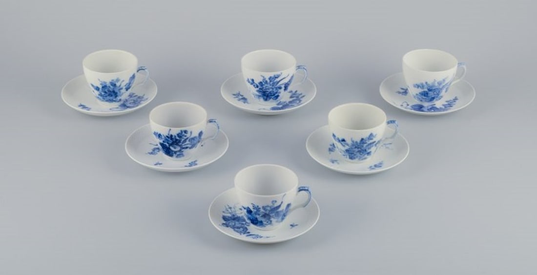 Royal Copenhagen Blue Flower curved, six coffee cups with saucers. 1950s/1960s. (1 of 9)