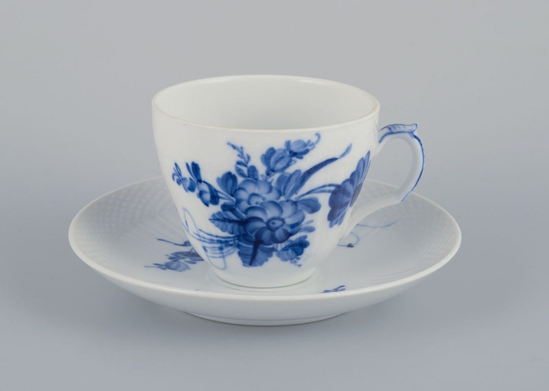 Royal Copenhagen Blue Flower curved, six coffee cups with saucers. 1950s/1960s. - 2