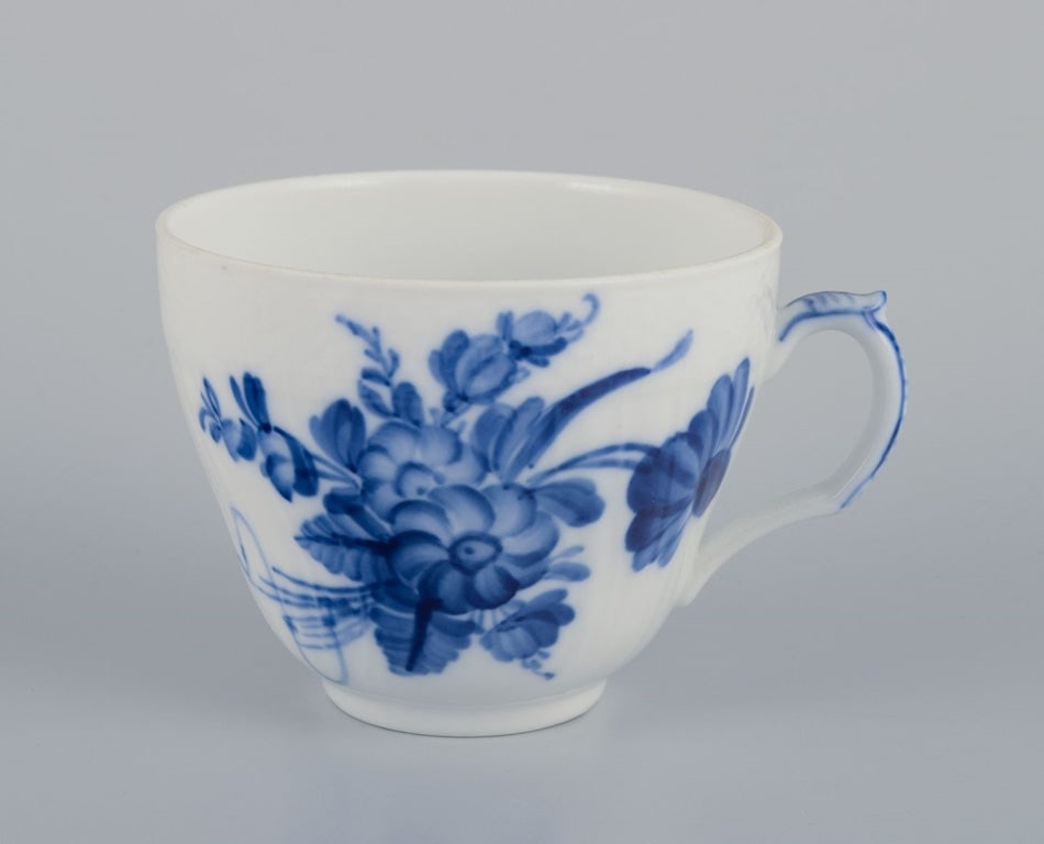 Royal Copenhagen Blue Flower curved, six coffee cups with saucers. 1950s/1960s. - 3