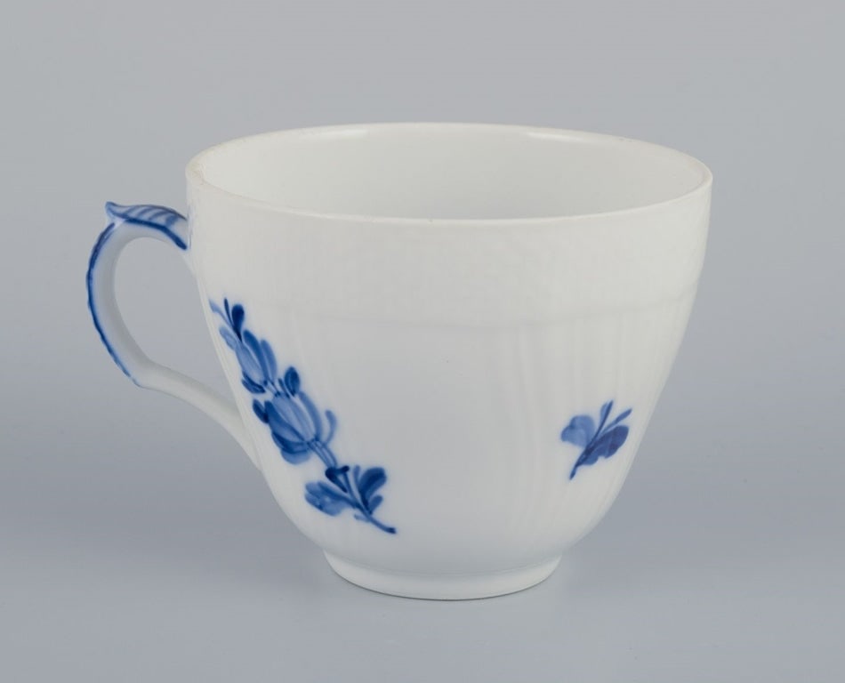 Royal Copenhagen Blue Flower curved, six coffee cups with saucers. 1950s/1960s. - 4