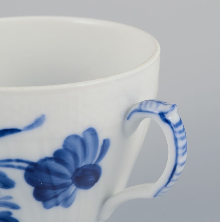 Royal Copenhagen Blue Flower curved, six coffee cups with saucers. 1950s/1960s. - 5
