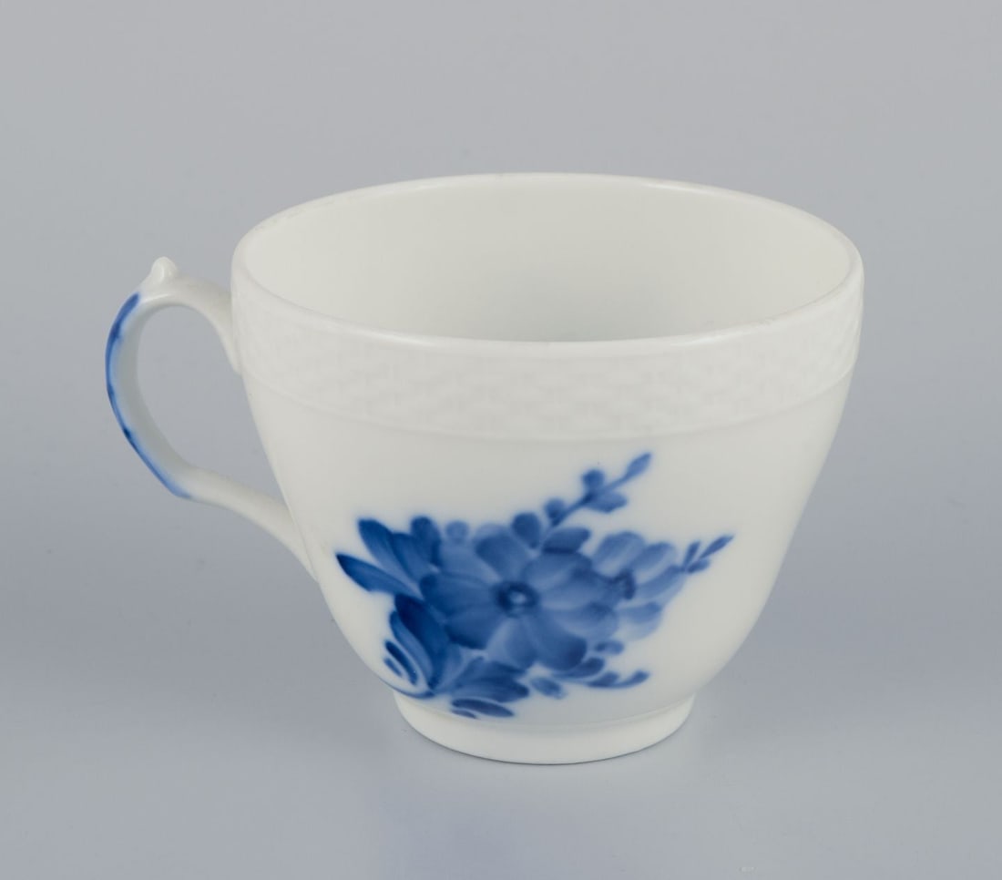 Royal Copenhagen Blue Flower Braided, six coffee cups with saucers in porcelain. 1950s/60s - 4