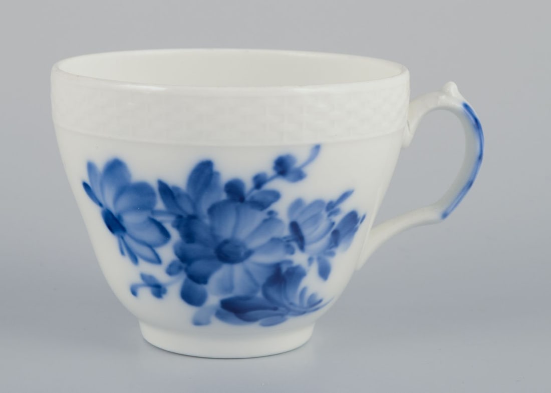 Royal Copenhagen Blue Flower Braided, six coffee cups with saucers in porcelain. 1950s/60s - 5