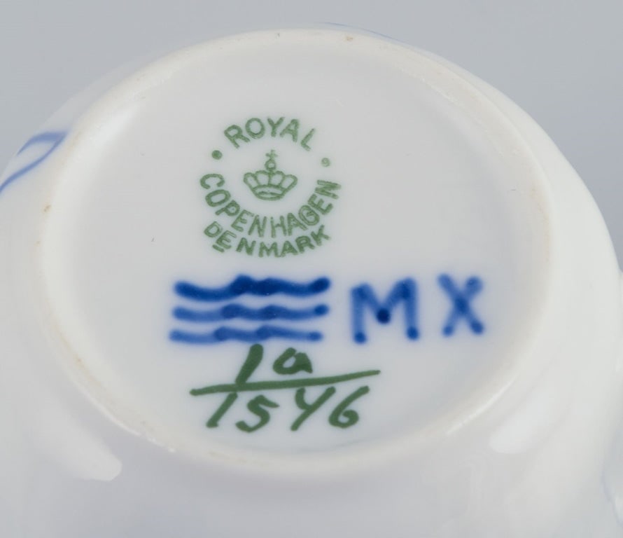 Royal Copenhagen Blue flower curved. A set of six coffee cups with saucers in porcelain. Dated 1956. - 7