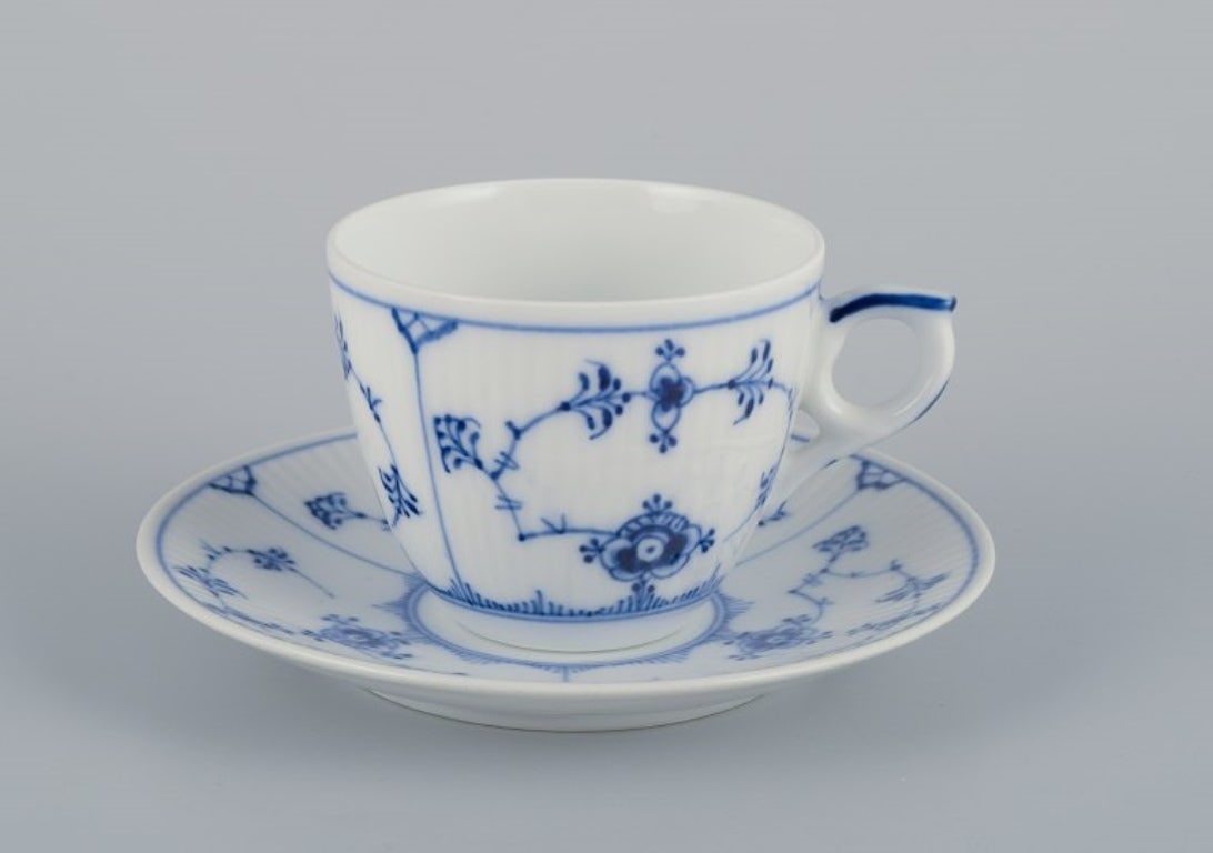 Royal Copenhagen Blue Fluted Plain. Five coffee cups with saucers in porcelain. - 2