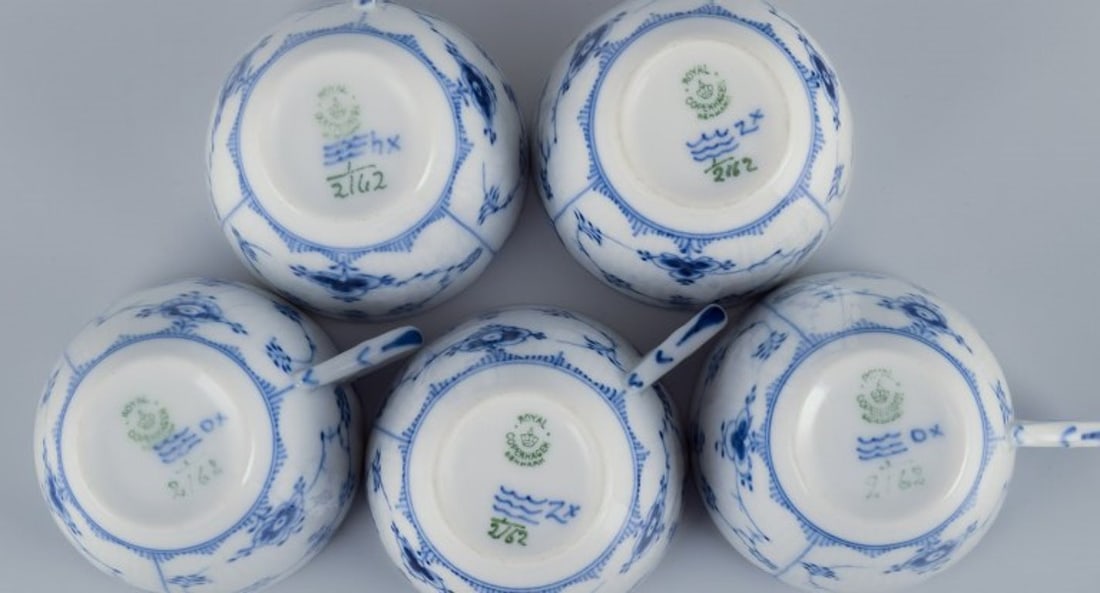 Royal Copenhagen Blue Fluted Plain. Five coffee cups with saucers in porcelain. - 7