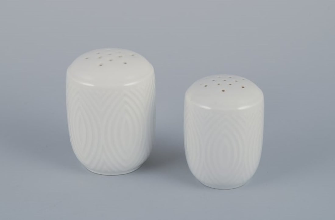 Axel Salto for Royal Copenhagen. Salt and pepper set in white porcelain. Circa 1960s. - 2