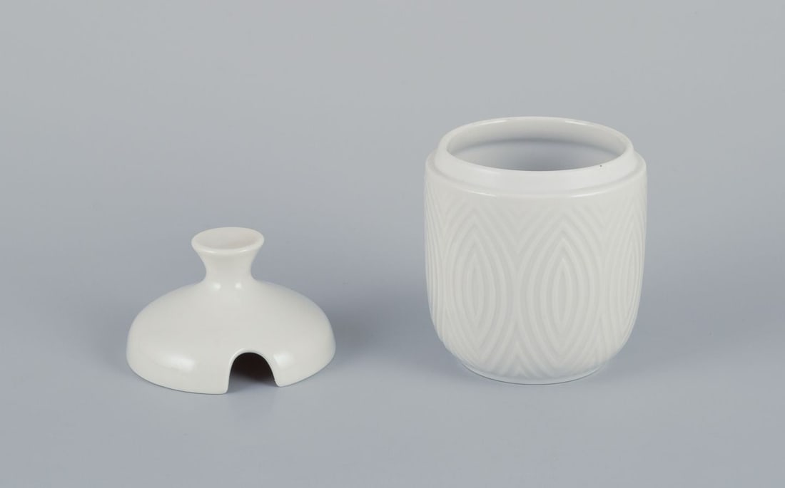 Axel Salto for Royal Copenhagen. Mustard pot and small bowl in white porcelain. Dated 1959/1961 - 3