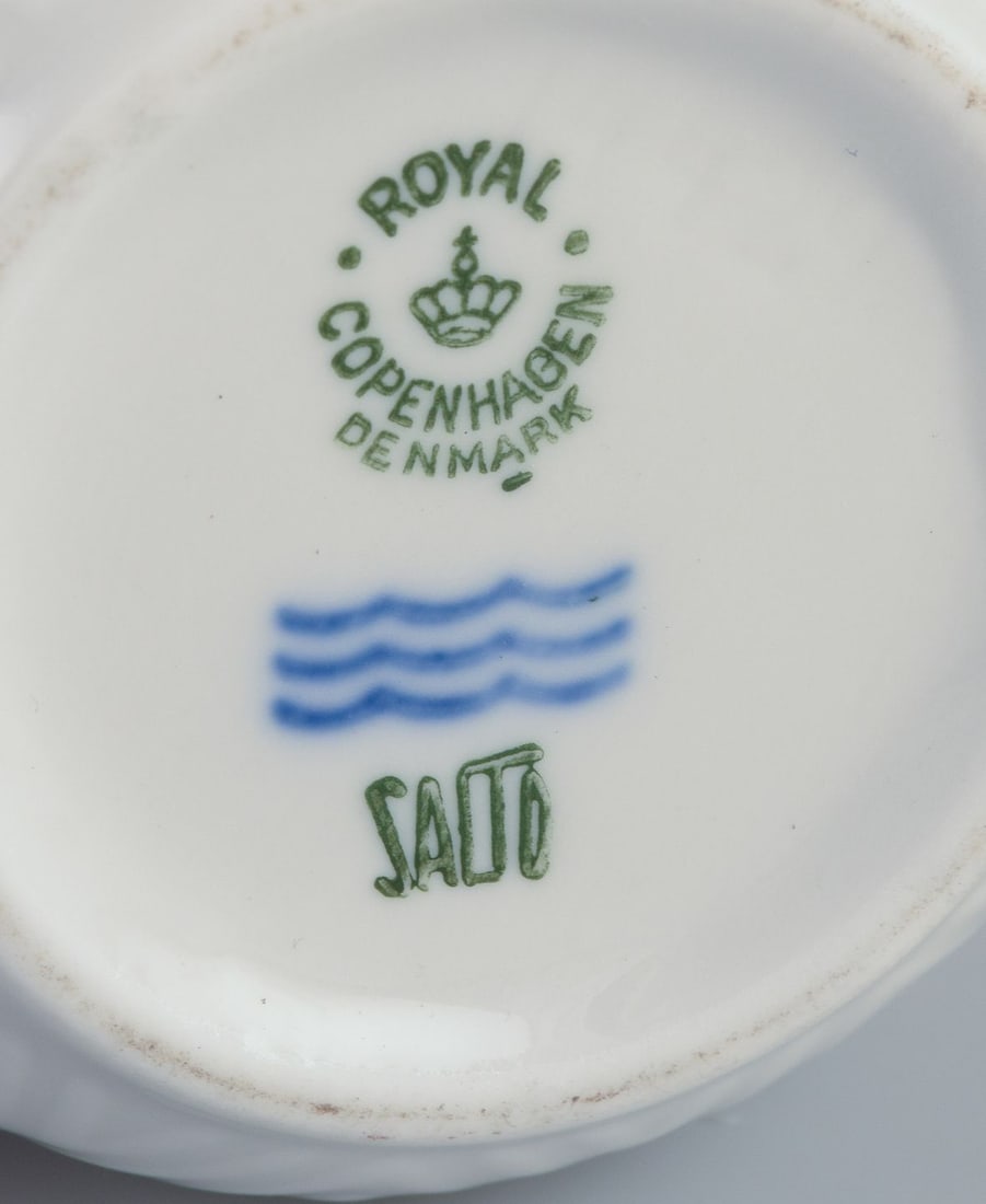 Axel Salto for Royal Copenhagen. Mustard pot and small bowl in white porcelain. Dated 1959/1961 - 4