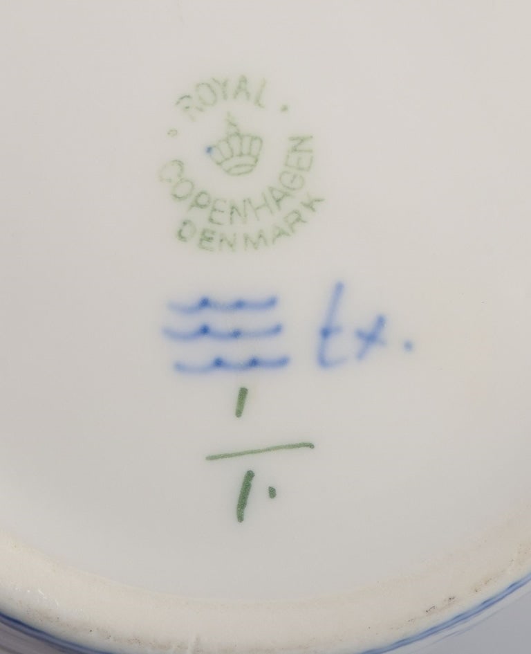 Royal Copenhagen Blue Fluted Plain. Ashtray in porcelain. Approx. 1930. - 7