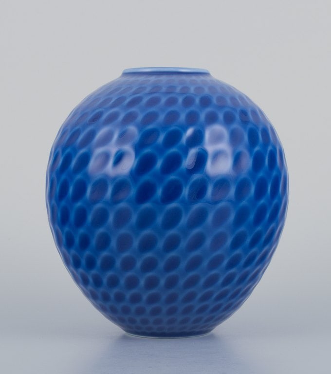 Maria Torstensson for Royal Copenhagen, porcelain vase with glaze in blue shades. Drop-shaped - 2