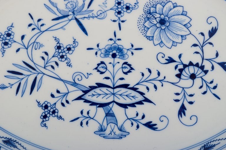 Meissen, Germany, two oval Blue Onion serving platters. Hand-decorated with blue flowers. - 3