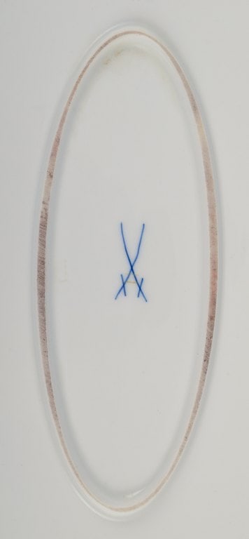 Meissen, Germany, two oval Blue Onion serving platters. Hand-decorated with blue flowers. - 5