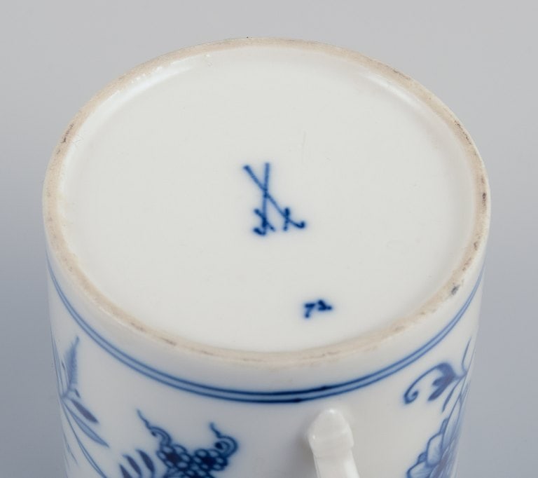 Meissen, Germany. Blue Onion. A set of three small chocolate cups with saucers. Hand-decorated with - 8