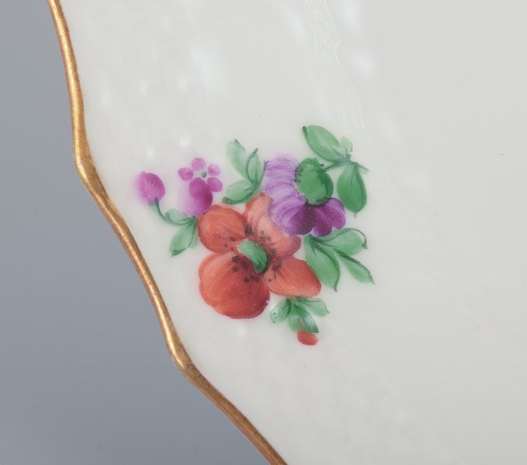 Royal Copenhagen Saxon Flower. Six porcelain plates. Hand-painted with polychrome flowers. Gold rim. - 3