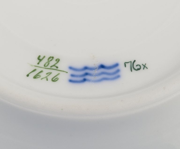 Royal Copenhagen Saxon Flower. Six porcelain plates. Hand-painted with polychrome flowers. Gold rim. - 5