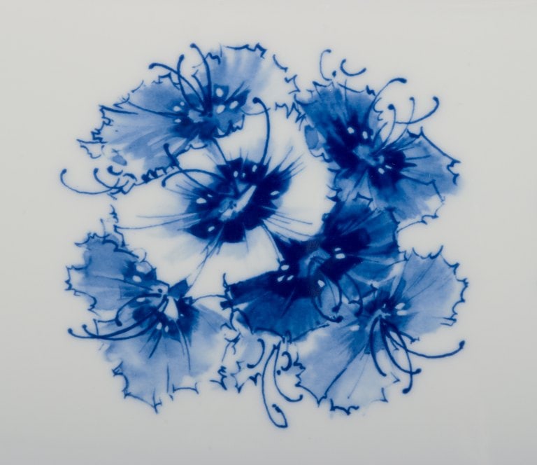 Meissen, Germany. Rectangular porcelain dish hand-decorated with blue floral motifs, gold rim. - 4