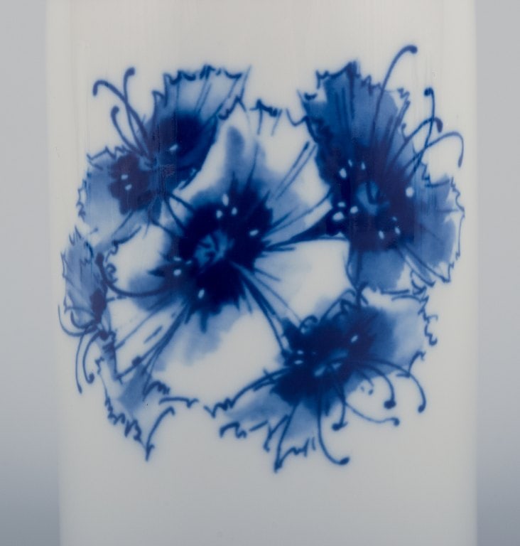 Meissen, Germany. Four vases. Hand-decorated with blue floral motifs, gold rim. - 4